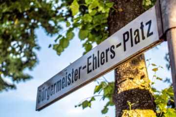 Das Straßenschild vom Bürgermeister-Ehlers-Platz