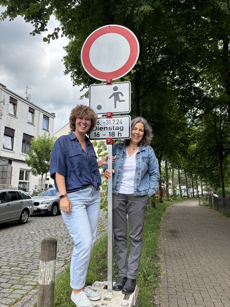 Esther Rumohr (Leitung Treff im Liegnitzquartier, links) & Anke Bittkau (SpielLandschaftStadt e.V., rechts)
