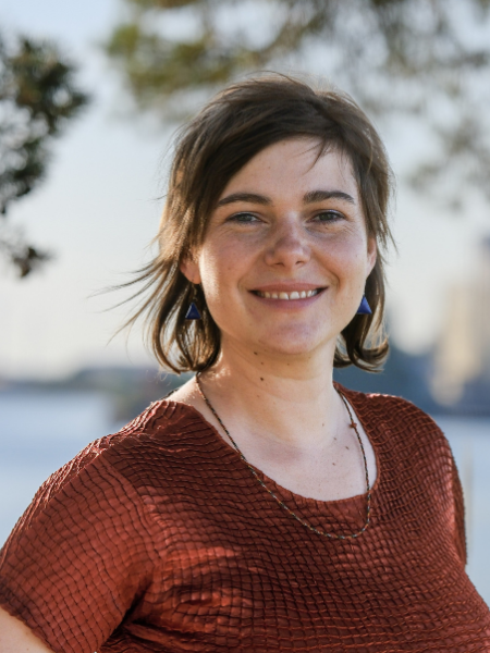 Das ist ein Portraitfoto von Camilla Zimmer Lopez