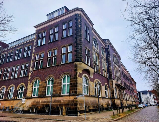 Hausfassade im Schiffbauerweg in Gröpelingen. Hier entsteht eine neue Grundschule