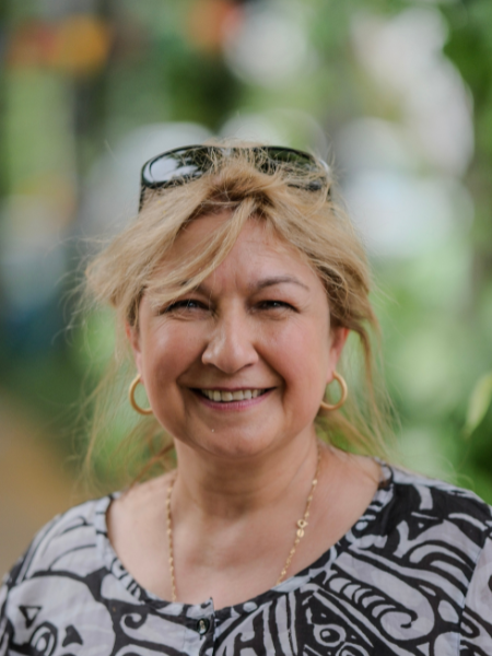 Das ist ein Porträtfoto von Silvia Maliky