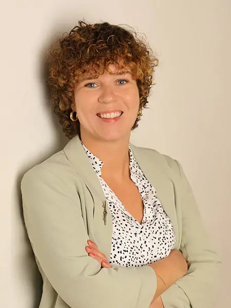 Das ist das Porträtfoto von Esther Rumohr.